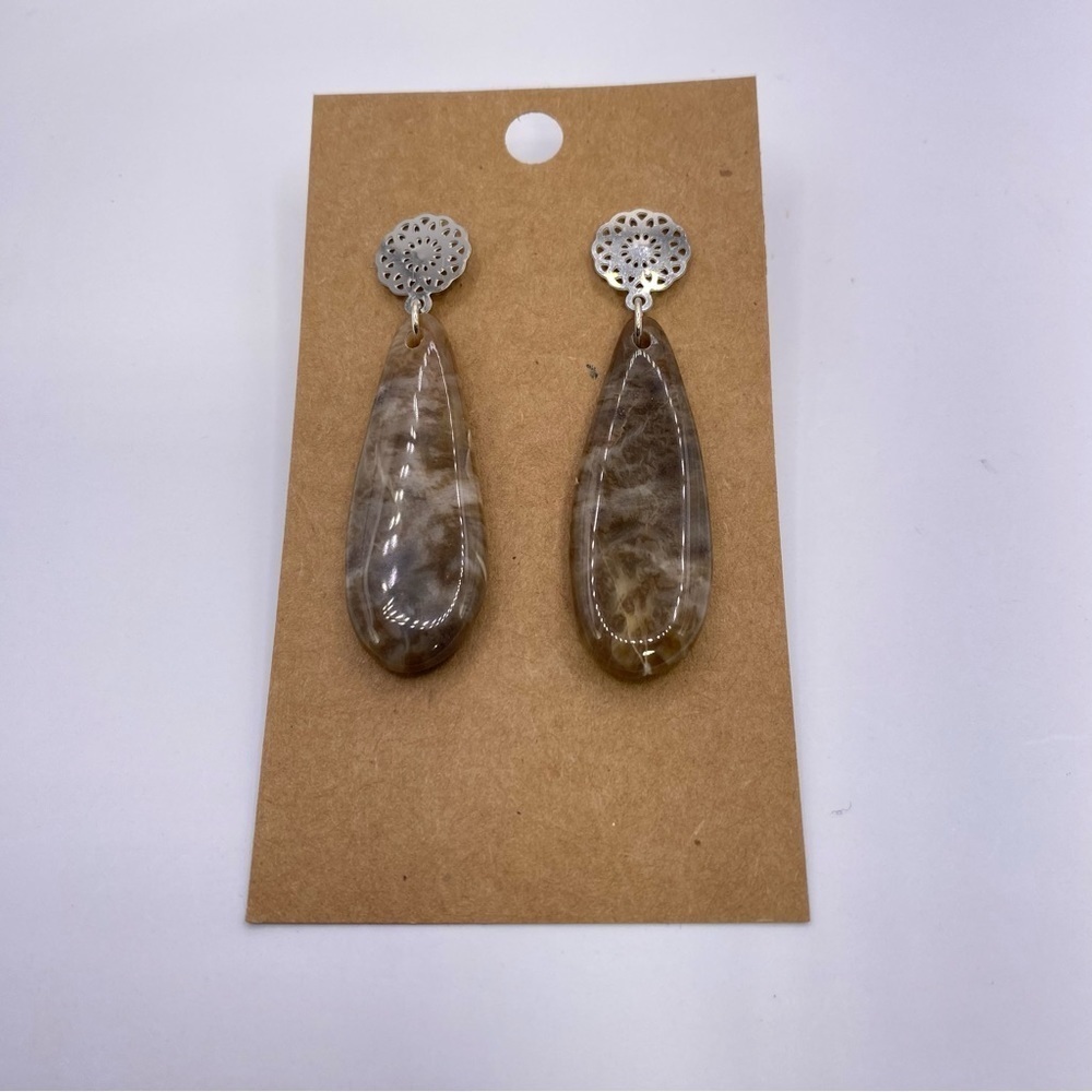 Earthy Tone Agate Hanging Teardrop Lacy Studded Back Earrings